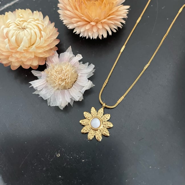 LOUISE  | Collier pendentif fleur en pierre