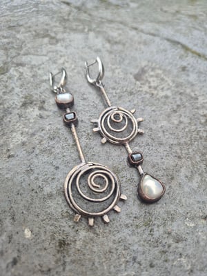 Pearl and hematite earrings 
