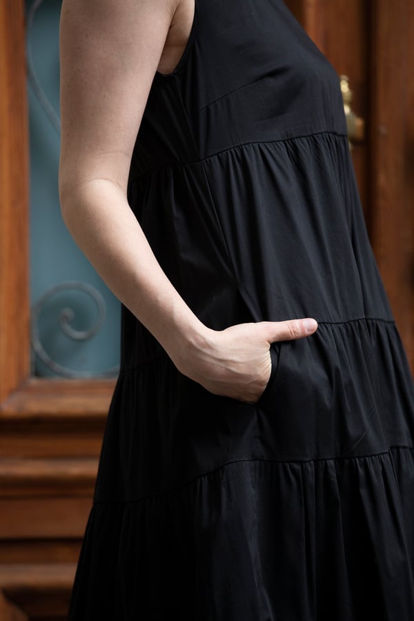 Image of Abito lungo con balze
