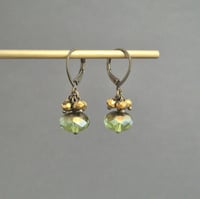 Image 2 of Boucles d’oreilles vert olive en grappe