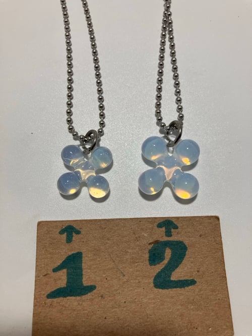 Image of Opaline clovers 