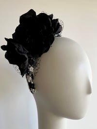 Image 3 of Black & white boucle fabric h’band.