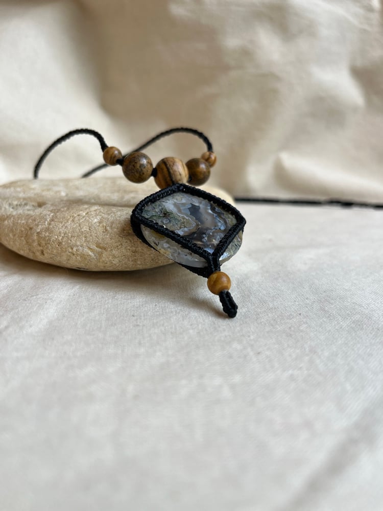 Image of Macrame pendant with agate and jasper beads 