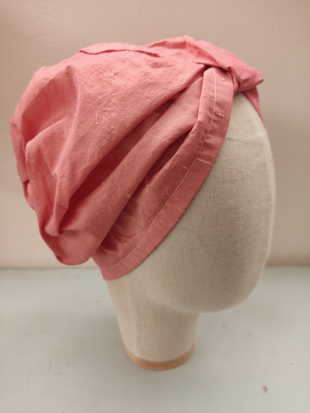 Image of Turbante in shantung color rosa fenicottero