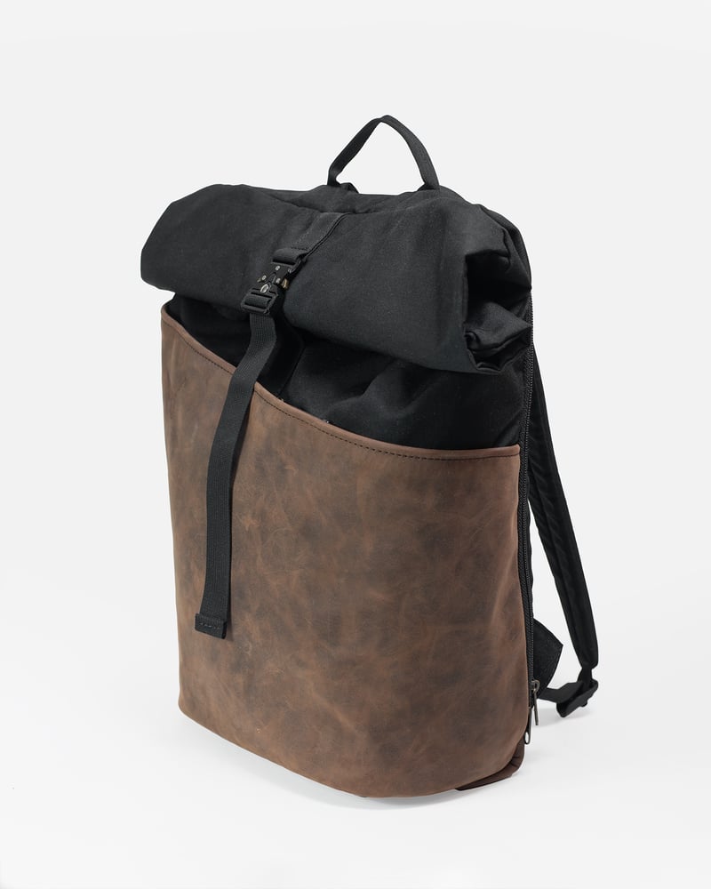 Image of s i r a. 17L -  black x rustic leather