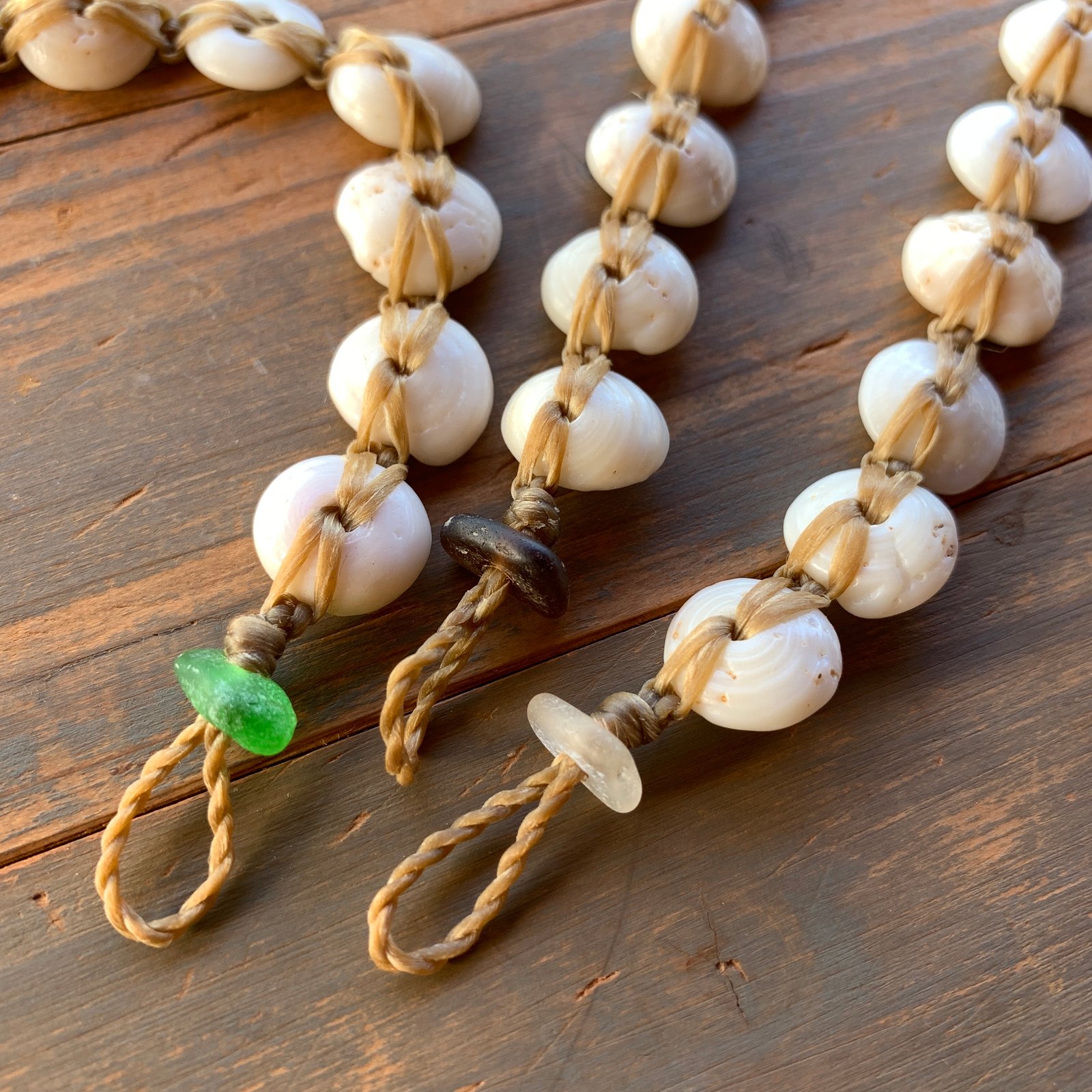 アクセサリー PUKUPUKU Makamae O Molokai — Mermaid friendly puka shell bracelet with