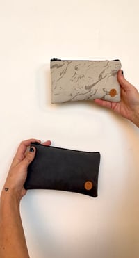 Image 4 of IRIS astuccio con cerniera