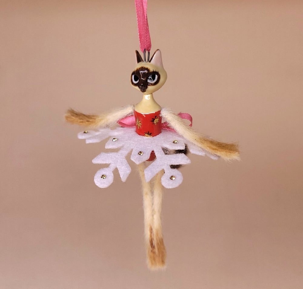 Image of Siamese Snowflake Kitten