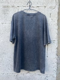 Image 3 of Camiseta bordada a man. MATRIOSKA gris. En STOCK