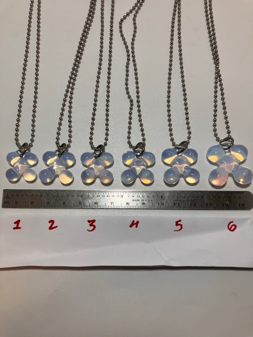 Image of opaline clovers 