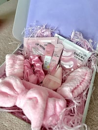 Image 2 of Pink hamper