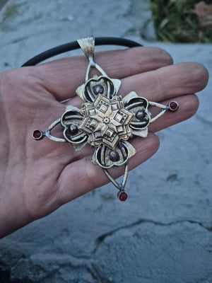 Cross pendant 