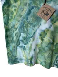 Image 6 of ♻️ UPCYCLED L Cotton Tank in Verdant Agate Ice Dye