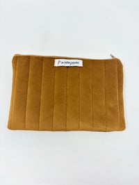 Image 1 of Pochette à livre LA LECTRICE Matelassé velours moutarde