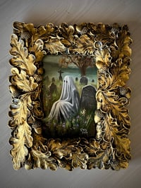 Image 6 of Fantasma sentado en su tumba