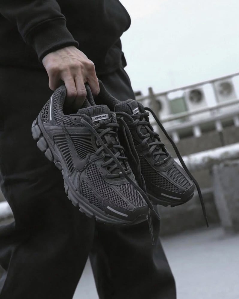 Nike Vomero 5 (BLACK) 