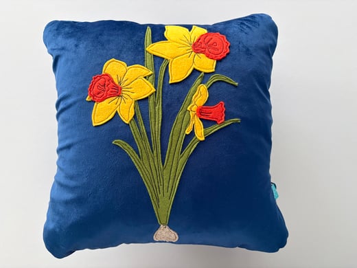 Raggy Roux - daffodil cushion