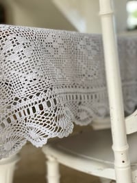Image 5 of Ancienne nappe au crochet