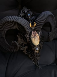 Image 1 of Ram skull with labradorite 