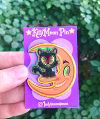 Kitty moon enamel pin