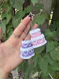 Image 2 of Heart cake clicker keychain