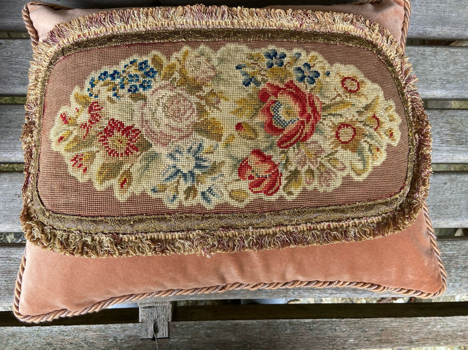 Bloom in Color Needlepoint Cushion Kit – Unwind Studio