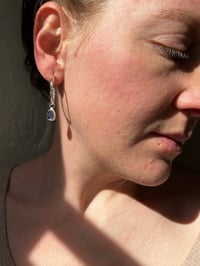 Image 1 of Chained Hoops mit Iolith Charms