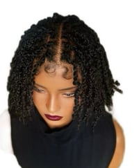 Image 2 of Maui – 12” Pre-Twisted Bob Wig with Natural Lace Parting