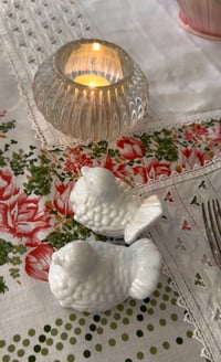 Image 3 of Salière et poivrier en porcelaine 