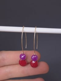 Image 2 of Boucles d'oreilles rouge fuchsia 