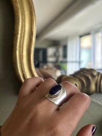 Image 7 of Belle bague de créateur des années 80-90, cabochon d’améthyste et argent massif, taille 55-56