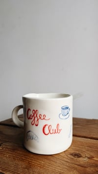 Image 4 of Taza de cerámica hecha a mano "Coffee Club"