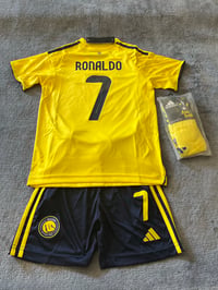 Image 2 of Ronaldo yellow kit 