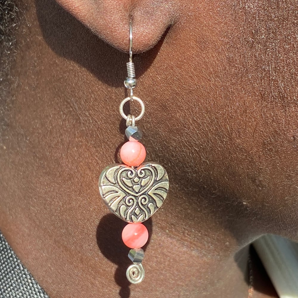 Image of bubblegum heart earrings 