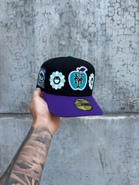 Image 1 of MULTI TONE PURPLE VISOR NEW YORK METS CUSTOM FITTED CAP