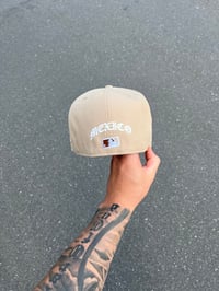 Image 3 of TAN ESTADOS UNIDOS MEXICANOS LOS ANGELES DODGERS CUSTOM FITTED CAP
