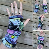 Image 4 of M-T-O Silk Lined Gloves Villain Prints (Style Slouch Mini)