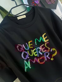 Image 4 of Camiseta bordada a man. QUE ME QUERES AMOR?. Talla Única. Corte SUPEROVERSIZE..