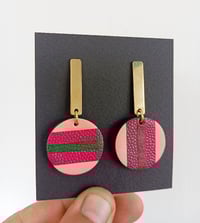 Image 2 of Boucles d'oreilles "Juliette" en cuir upcyclé