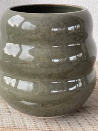 Image 2 of Vase Mellem Oliven2