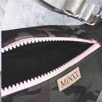 Image 2 of Large camouflage waterproof bumbag with pale pink zip