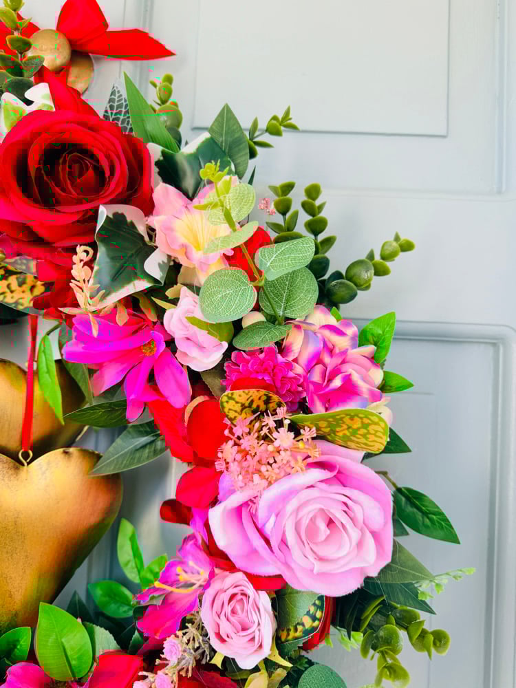 Image of 40cm Wreath with Hearts 