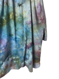 Image 10 of 1XL Cotton Pocket Forager Top in Muted Earthy Ice Dye