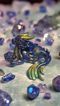 Majestic d20 sapphire dragon