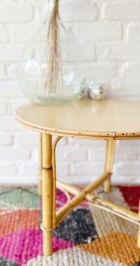 Image 3 of Table en rotin 