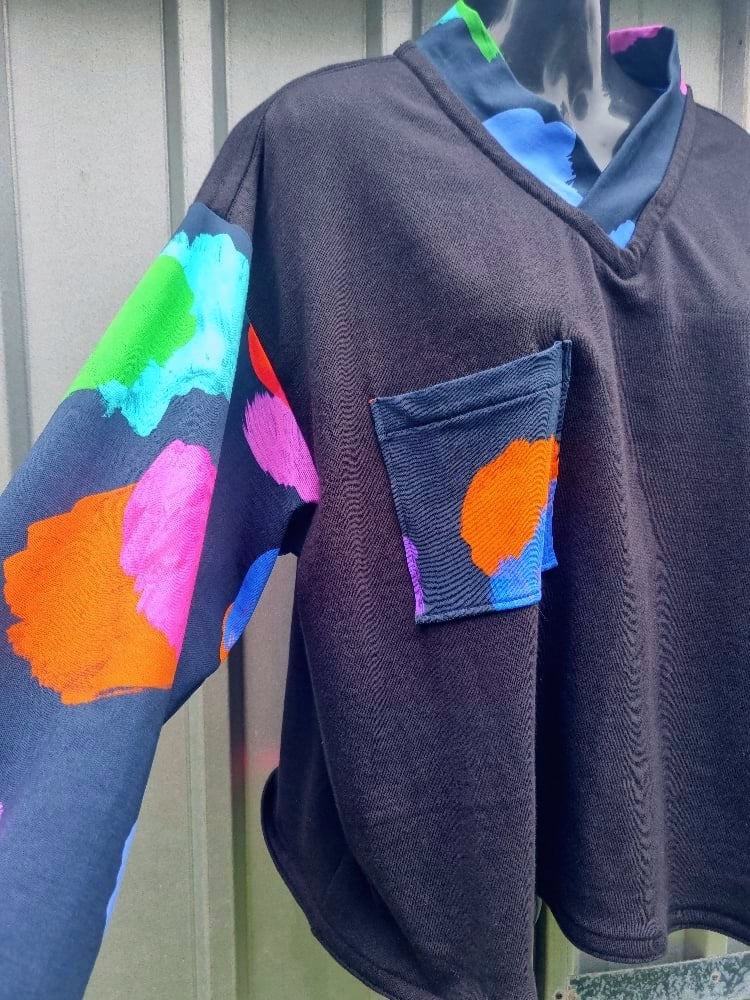 Image of V JUMPER in BLACK ART Mix. SIZE LARGE