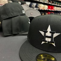 Image 1 of New Era 59Fifty Black- White 