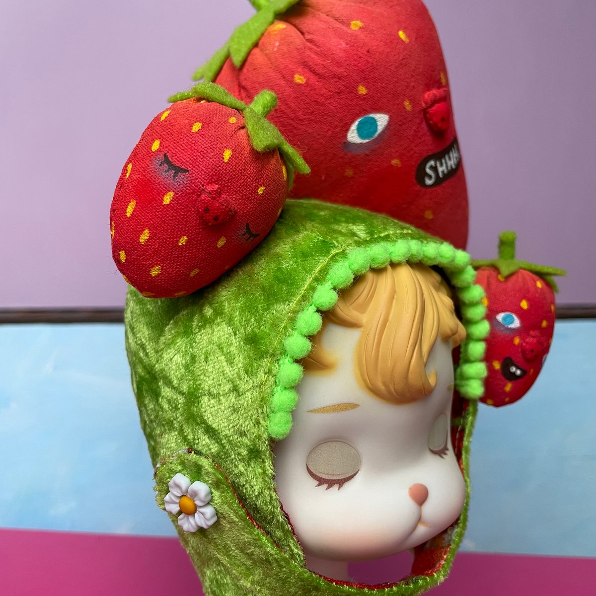 Image of Strawberry Hat for Blythe „Shhh“