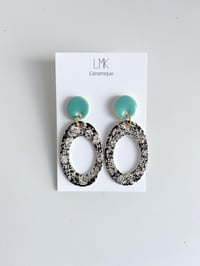 Paire de boucles d’oreilles céramique TOTEM OVALA PERCA lagon 
