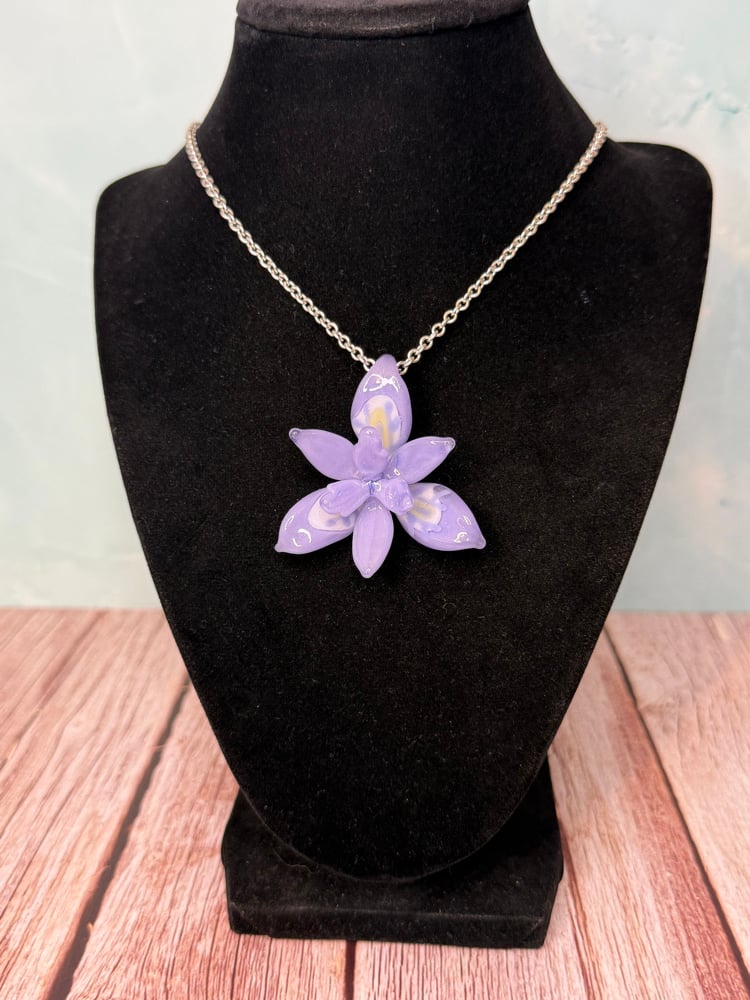 Image of Douglas Iris Pendant